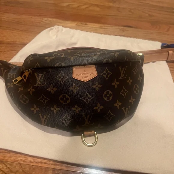 Louis Vuitton Bumbag authentic used great condition - Picture 2 of 16